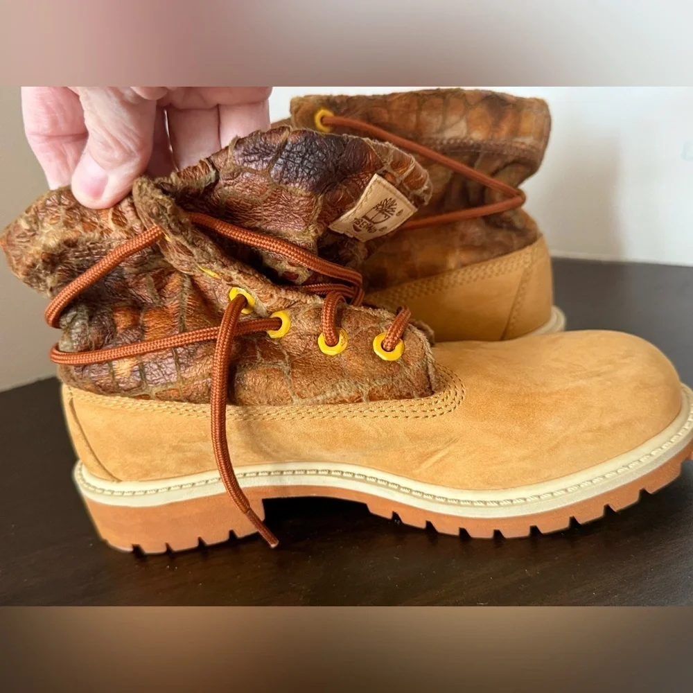 Timberland Kids Brown and Tan Boots kids size 2.5 worn once